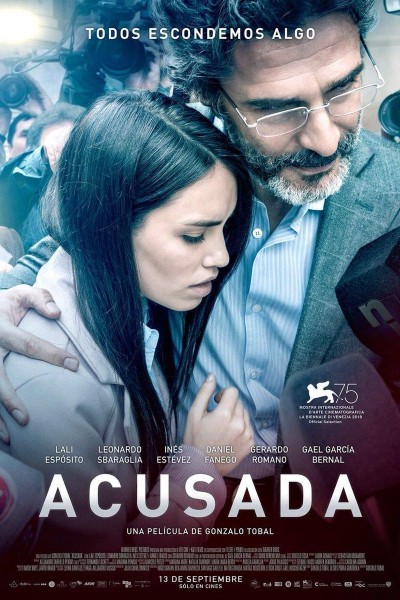 Caratula, cartel, poster o portada de Acusada