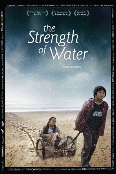 Caratula, cartel, poster o portada de La fuerza del agua