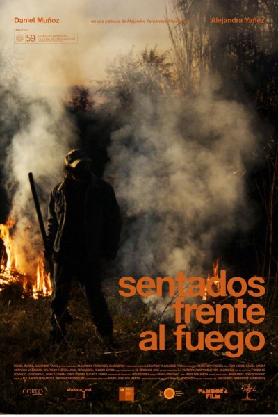 Caratula, cartel, poster o portada de Sentados frente al fuego