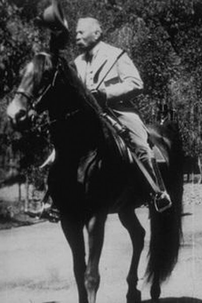 Cubierta de El Presidente de la República paseando a caballo en el bosque de Chapultepec
