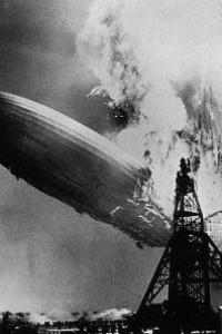 Cubierta de Hindenburg Disaster Newsreel Footage