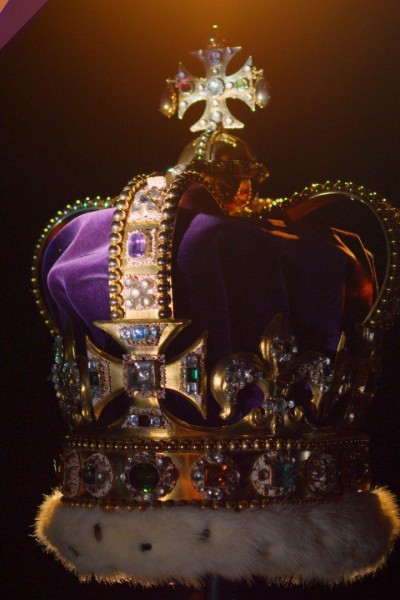 Caratula, cartel, poster o portada de Las joyas de la Corona británica