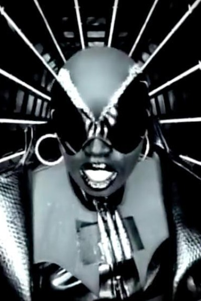 Cubierta de Missy Elliott: She\'s A B**ch