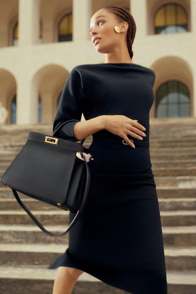 Cubierta de Fendi Peekaboo Campaign