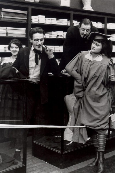 Caratula, cartel, poster o portada de Here Come the Girls