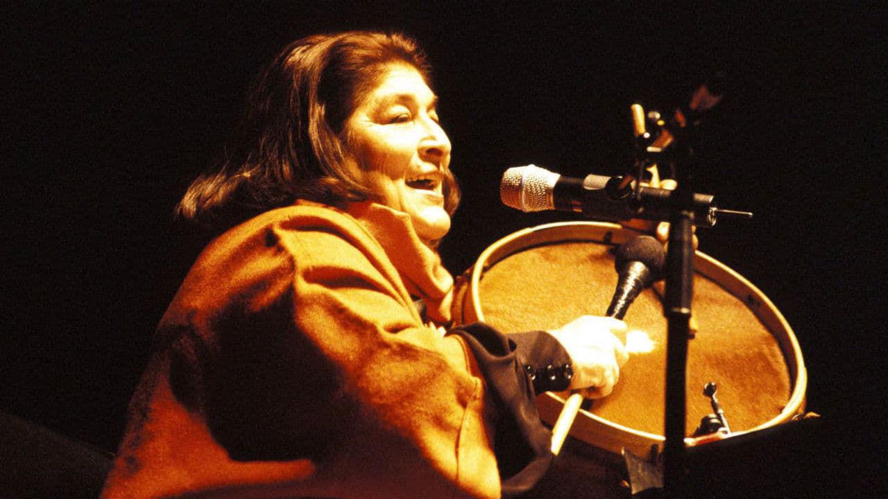 Cubierta de Mercedes Sosa, la voz de Latinoamérica