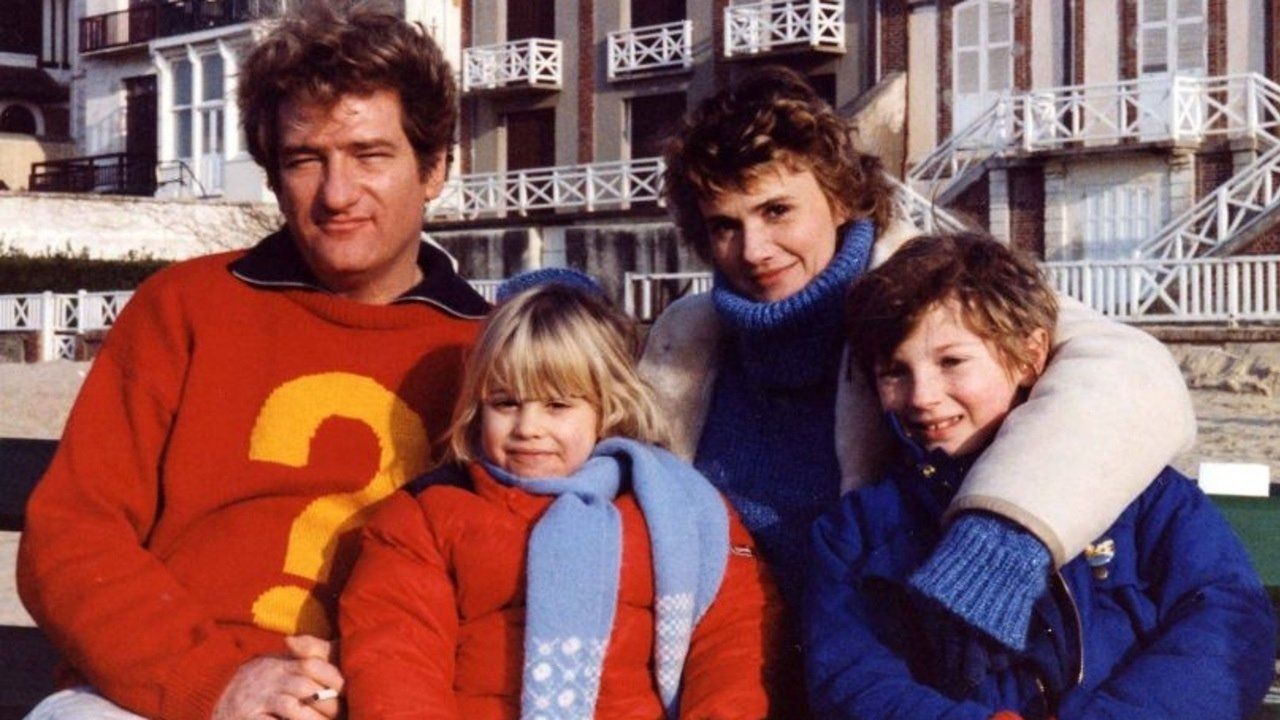 Cubierta de Attention une femme peut en cacher une autre!