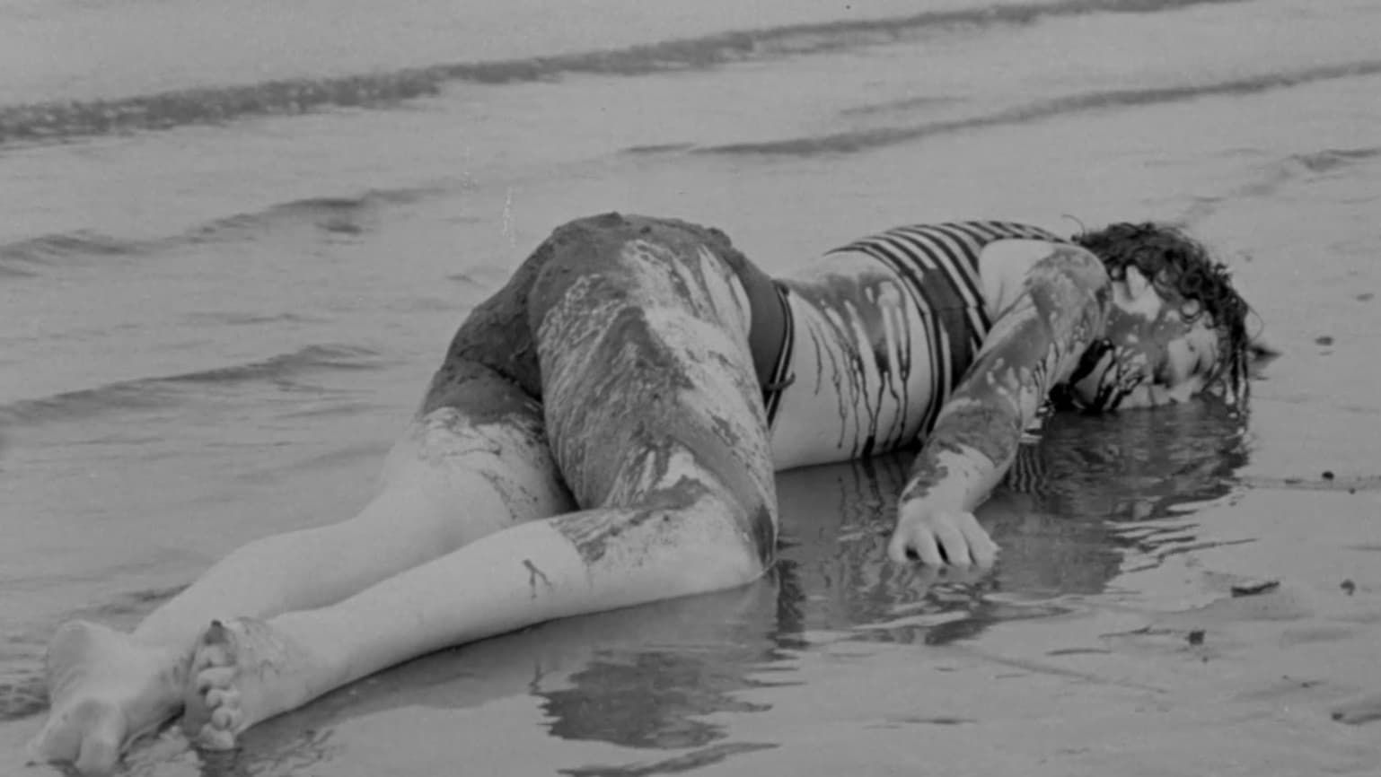 Cubierta de Horror en la Playa Bikini