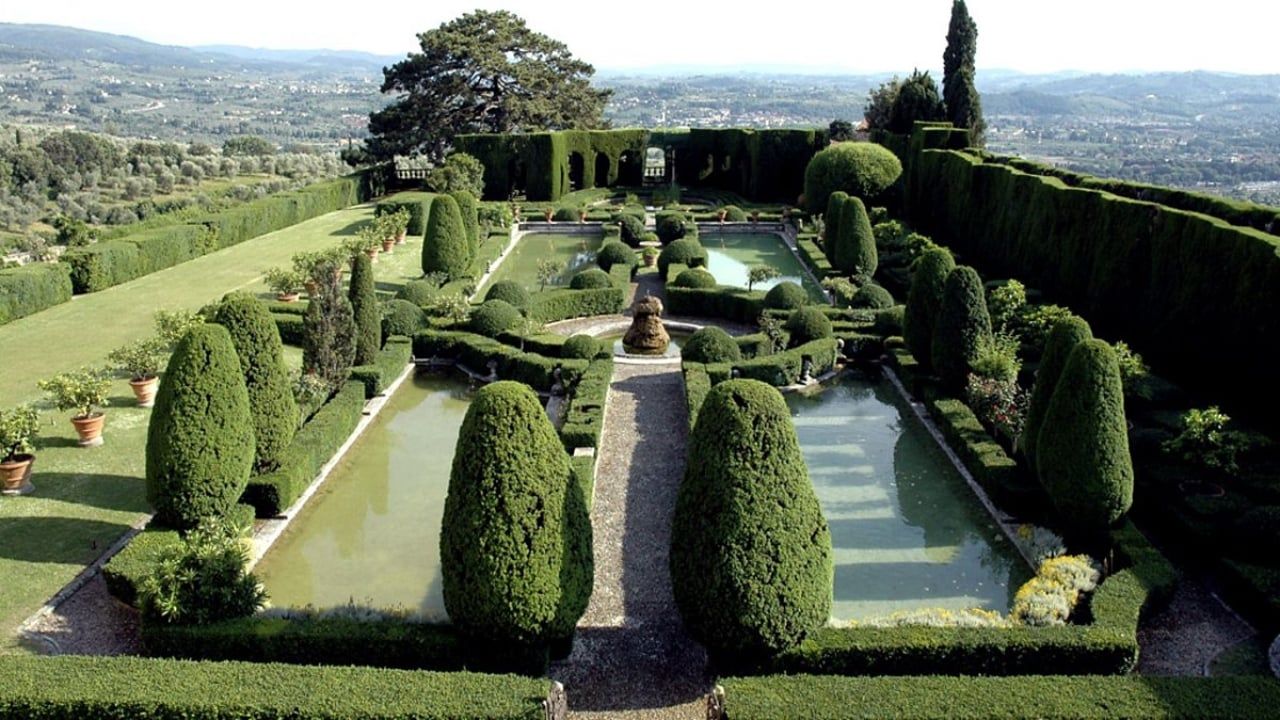 Cubierta de Monty Don\'s Italian Gardens