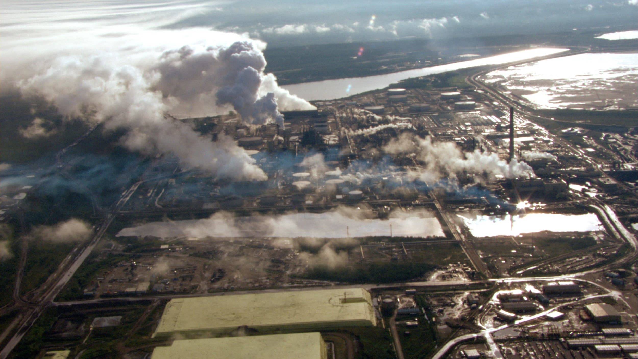 Cubierta de Petropolis: Aerial Perspectives on the Alberta Tar Sands