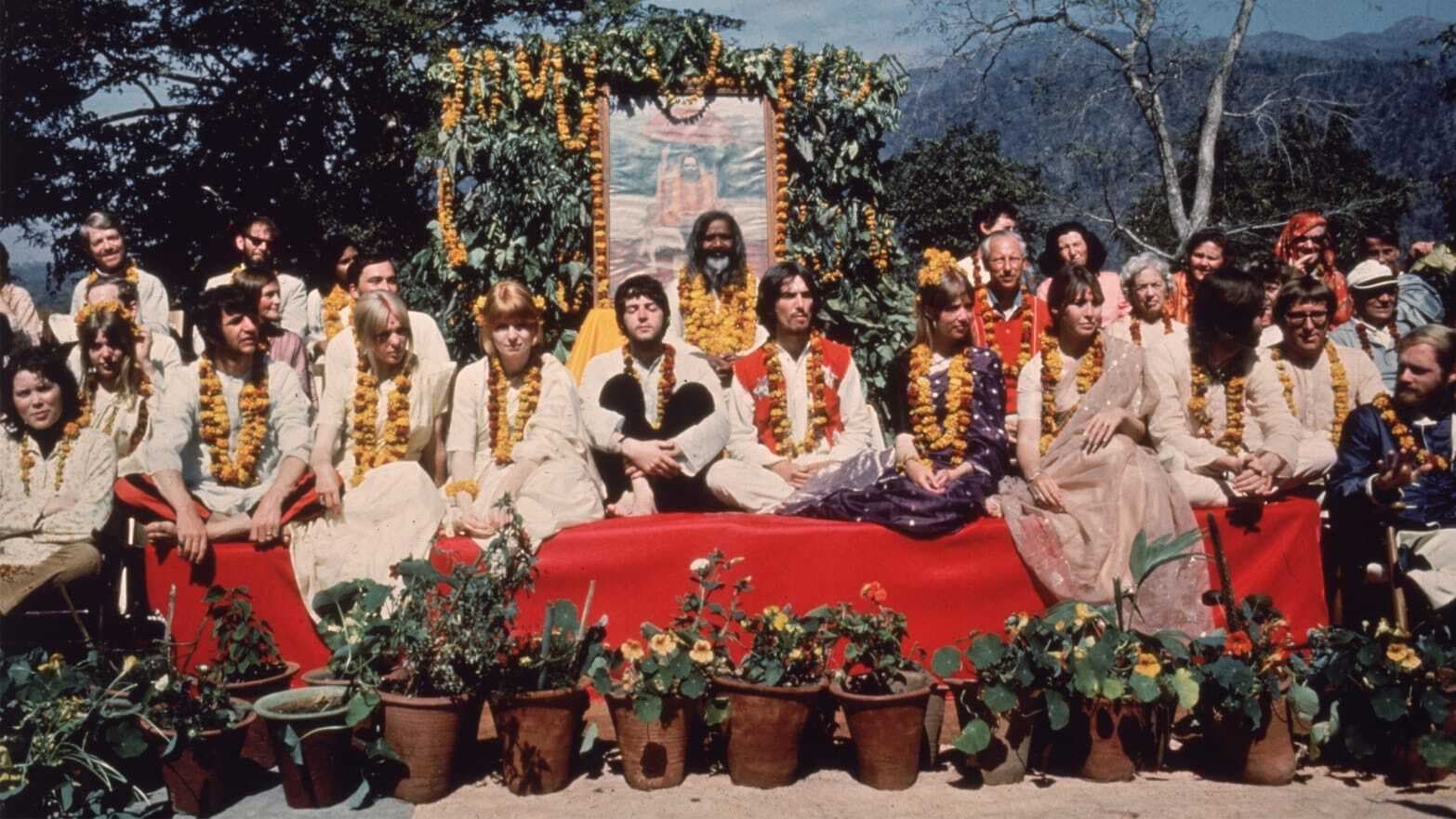 Cubierta de Meeting the Beatles in India