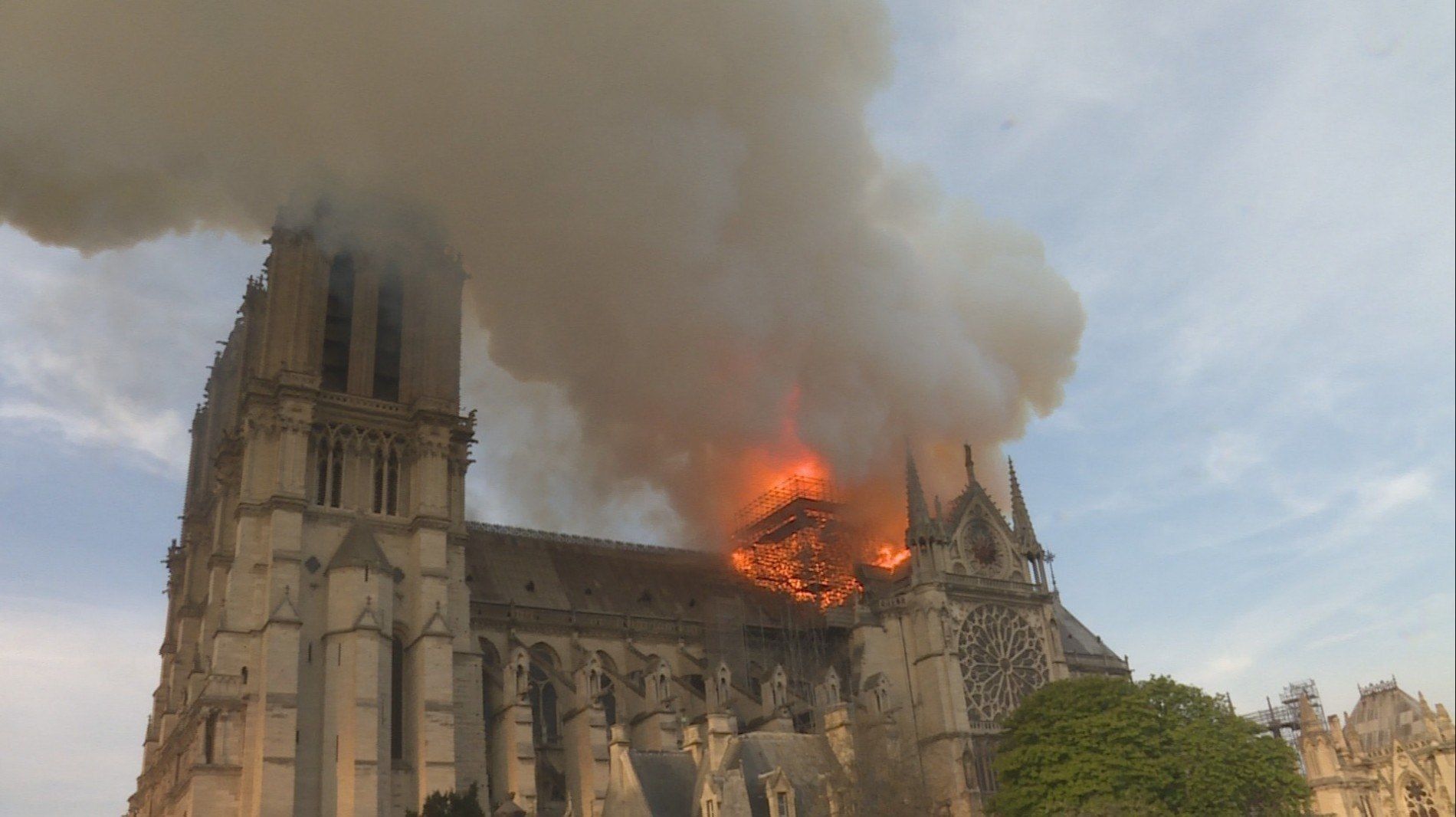 Cubierta de Notre Dame: La increíble carrera contra el infierno