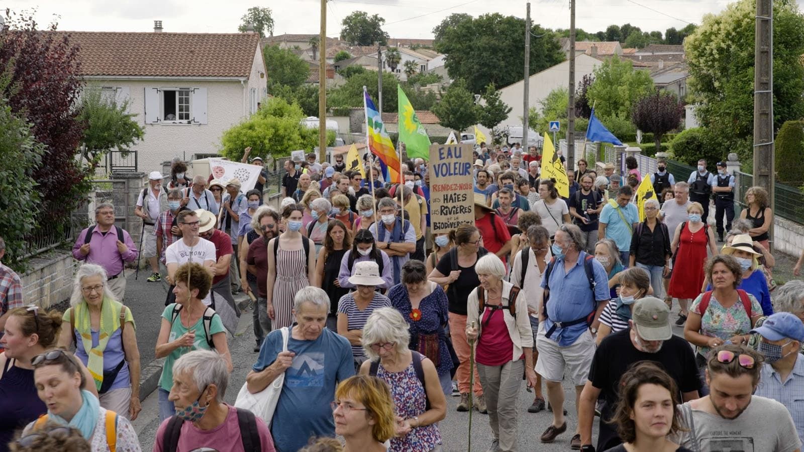 Cubierta de De l\'eau jaillit le feu