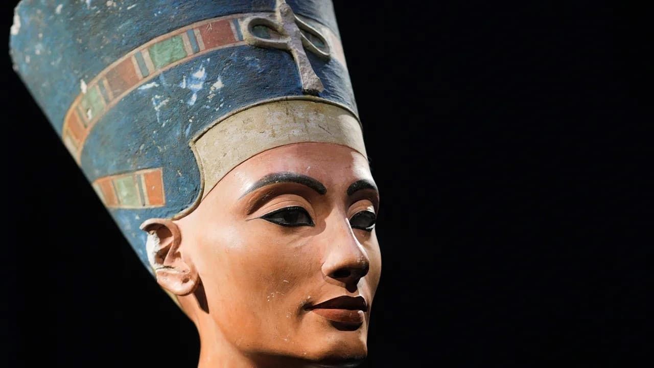 Cubierta de Nefertiti: el busto de la discordia